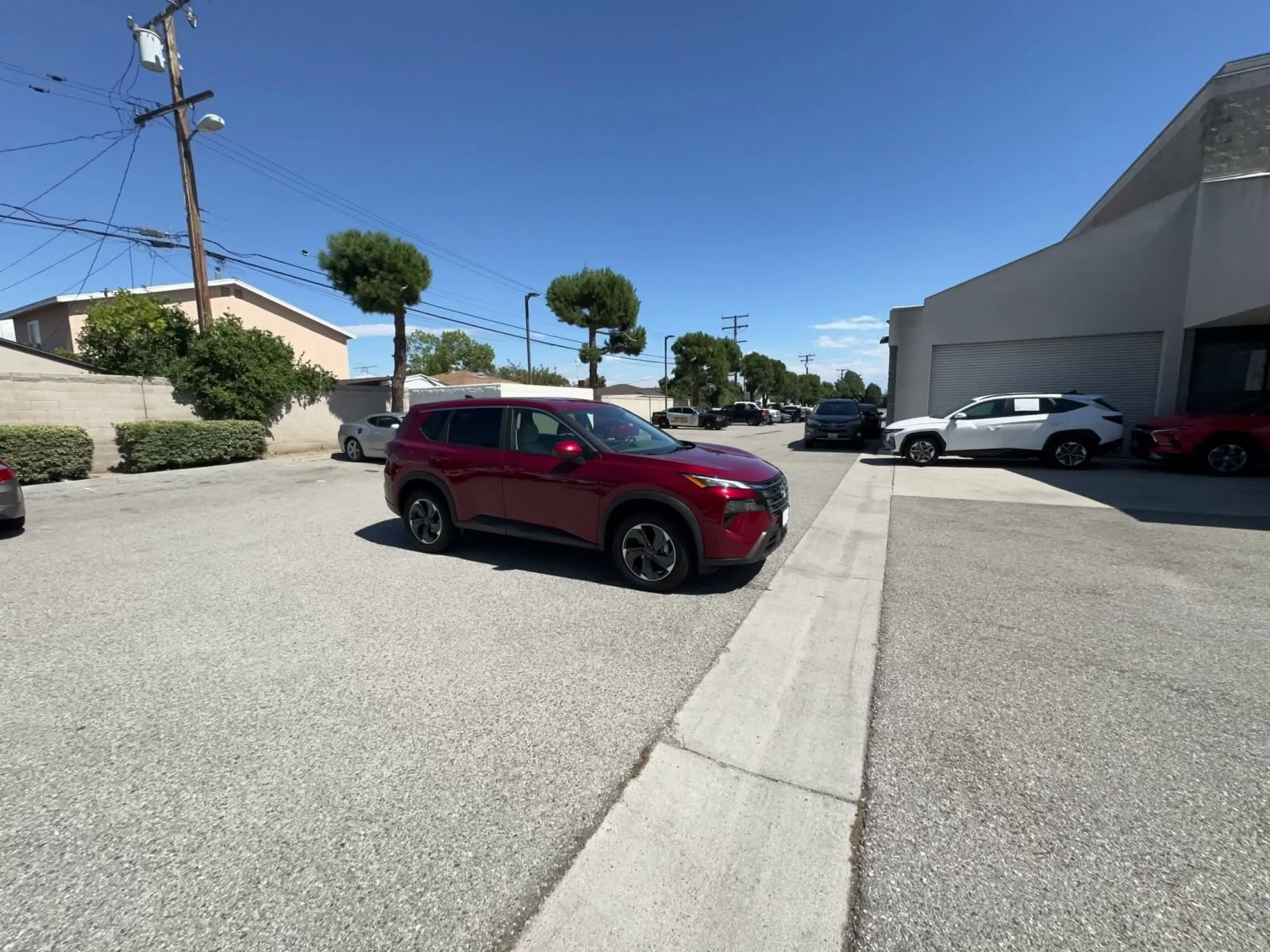 Used 2025 Nissan Rogue SV AWD/4WD image 2