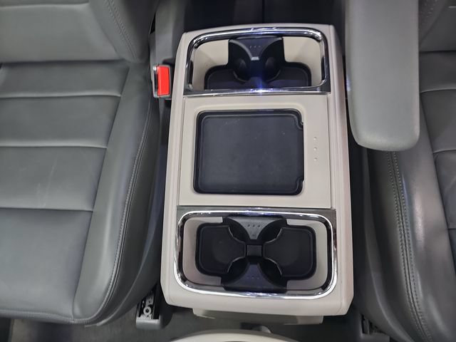 Used 2009 Volkswagen Routan SEL Premium FWD image 25
