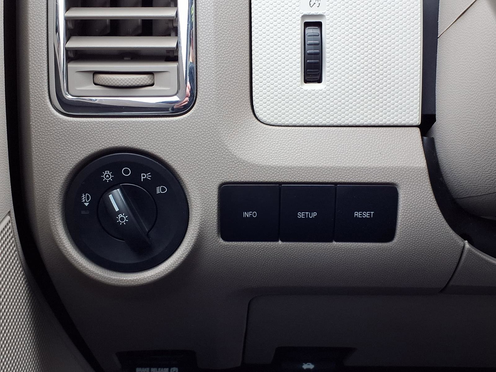 Used 2010 Mercury Mariner Premier image 19