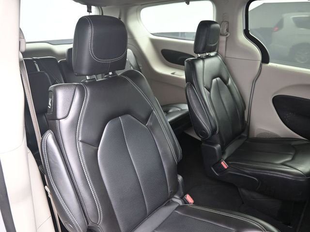 Used 2023 Chrysler Pacifica Touring-L image 30