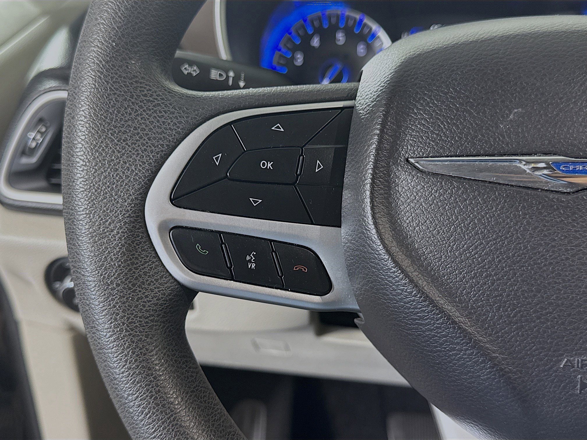 Used 2018 Chrysler Pacifica Touring Plus w/ Tire & Wheel Group image 14