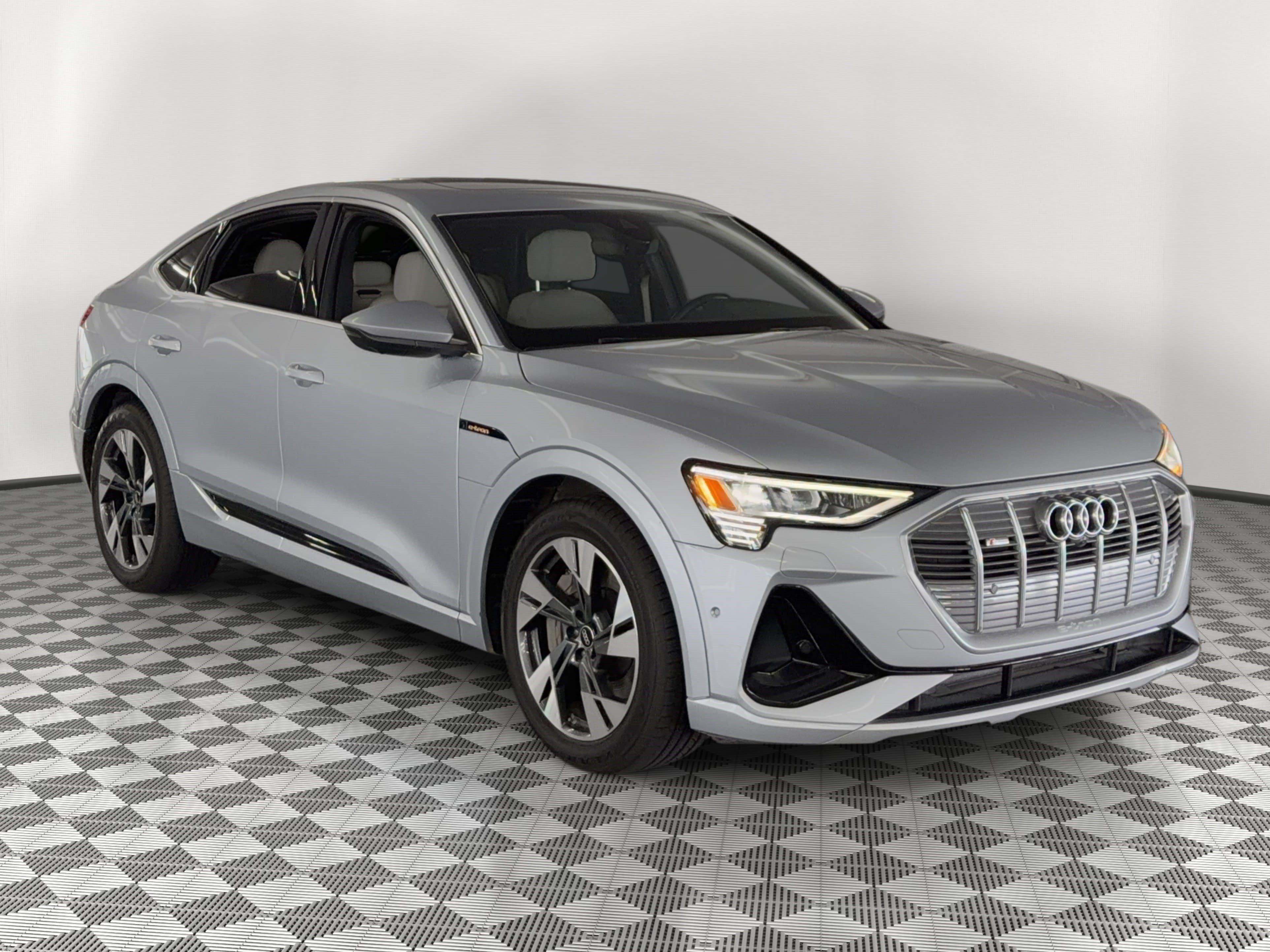 Certified 2023 Audi e-tron Premium Plus w/ Premium Plus Package AWD/4WD image 7
