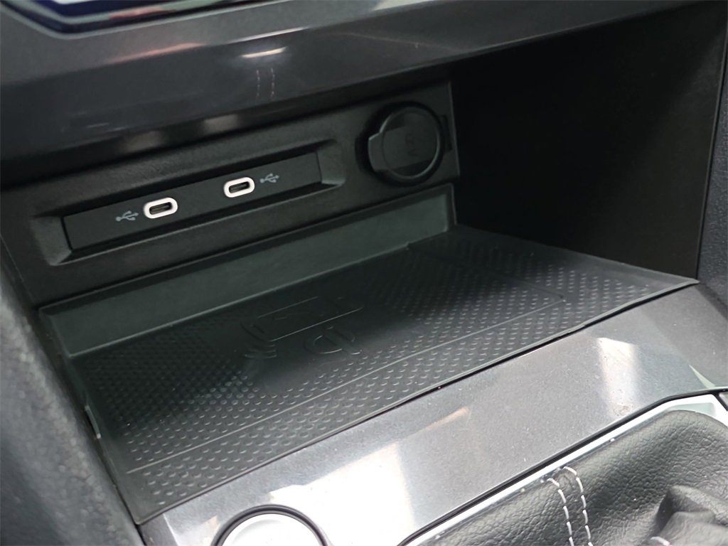 Used 2022 Volkswagen Tiguan SE R-Line image 28