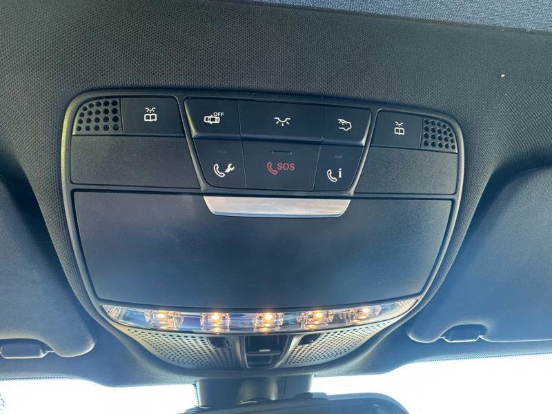 Used 2018 Mercedes-Benz GLC 300 4MATIC image 16