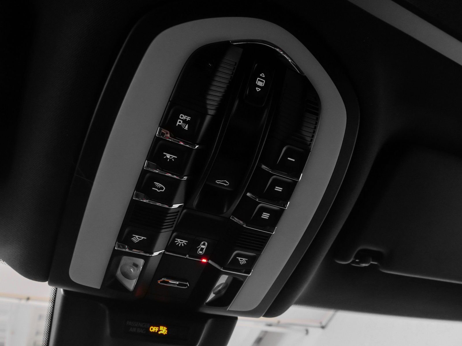 Used 2025 Porsche Macan image 37