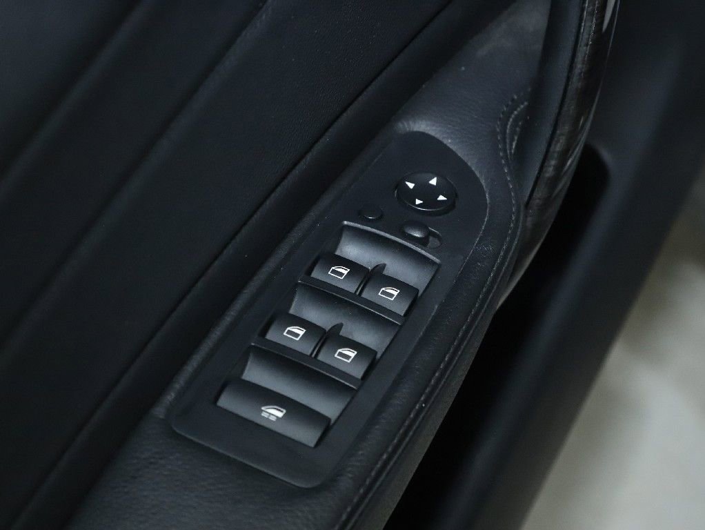 Used 2013 BMW 135i Convertible image 18