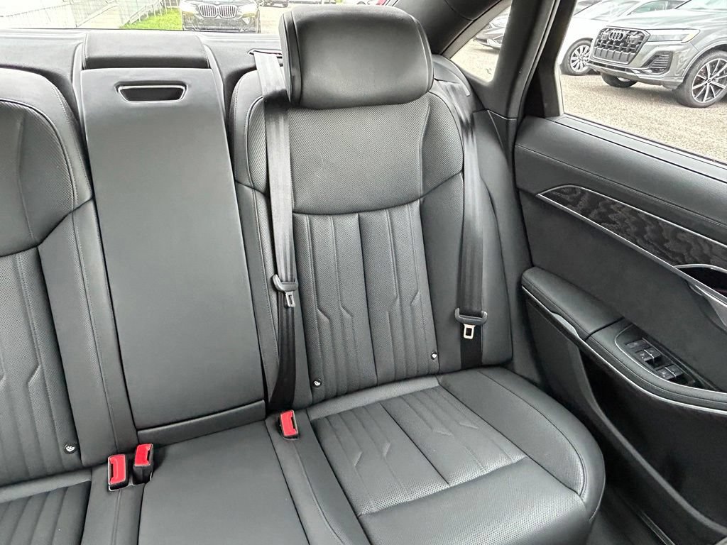 Used 2025 Audi A8 L 3.0T AWD/4WD image 14