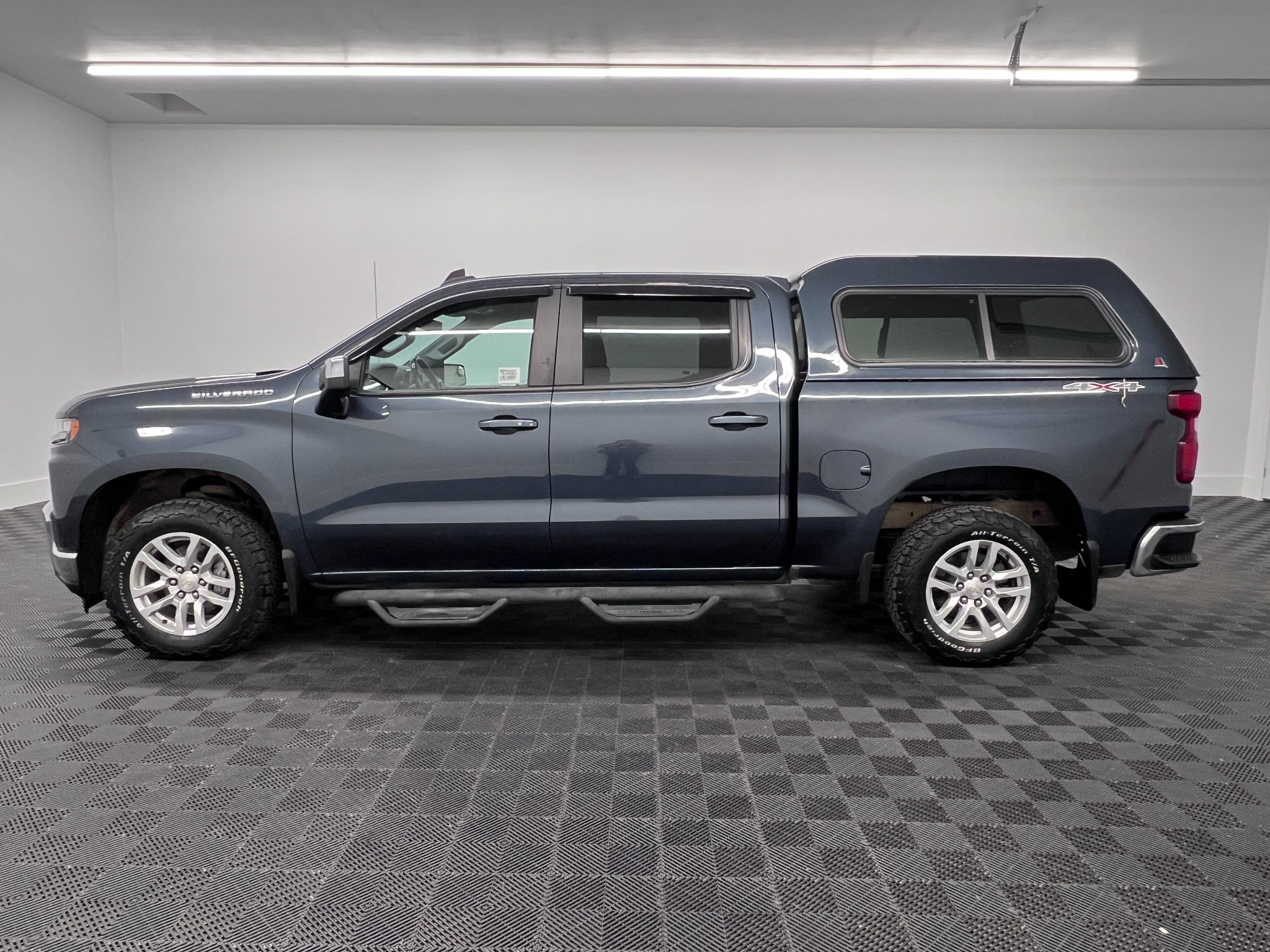 Used 2021 Chevrolet Silverado 1500 LT AWD/4WD image 2