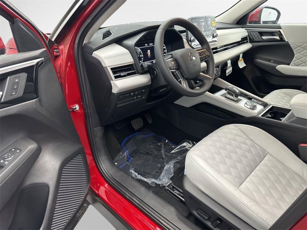 New 2025 Mitsubishi Outlander SEL image 31