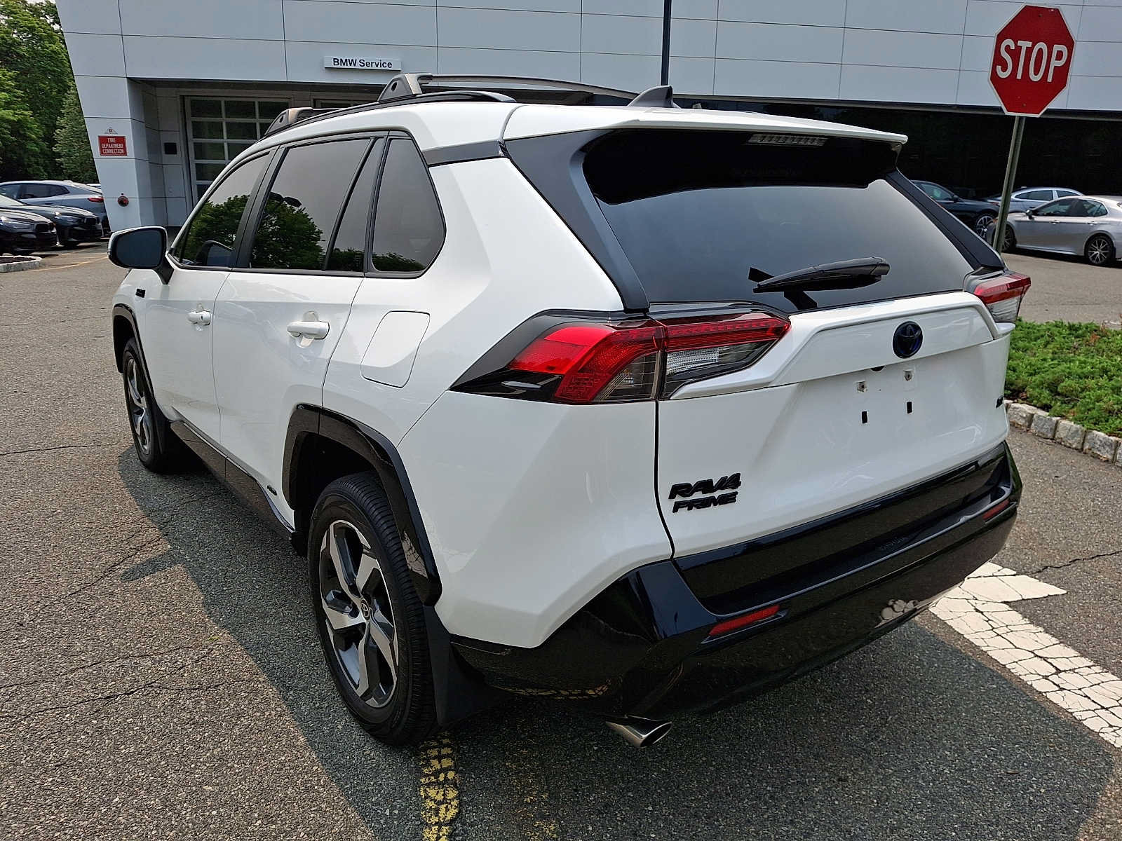 Used 2023 Toyota RAV4 SE w/ Weather & Moonroof Package AWD/4WD image 5