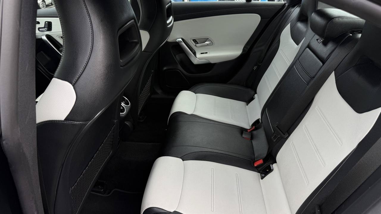 Used 2023 Mercedes-Benz CLA 250 4MATIC image 31