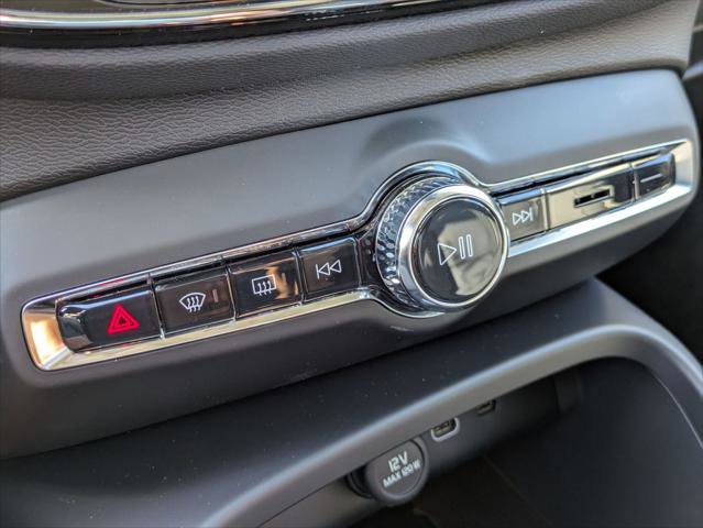 New 2026 Volvo XC40 B5 Ultra w/ Climate Package image 11