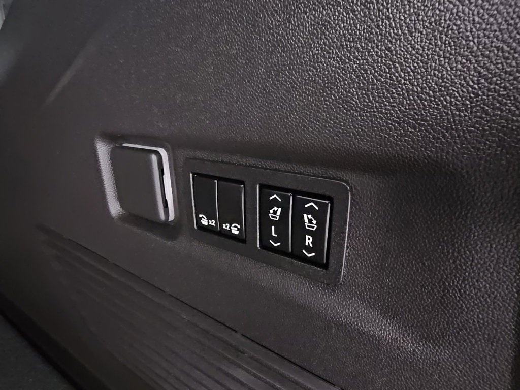 Used 2021 GMC Yukon XL Denali w/ Denali Premium Package image 40