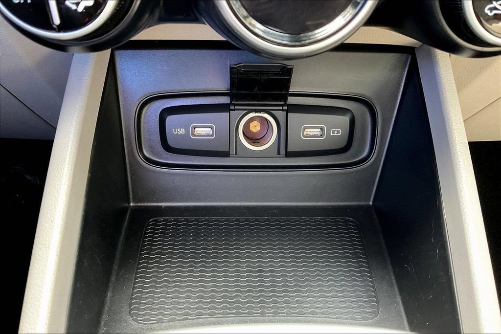 Used 2022 Hyundai Venue SEL FWD image 19
