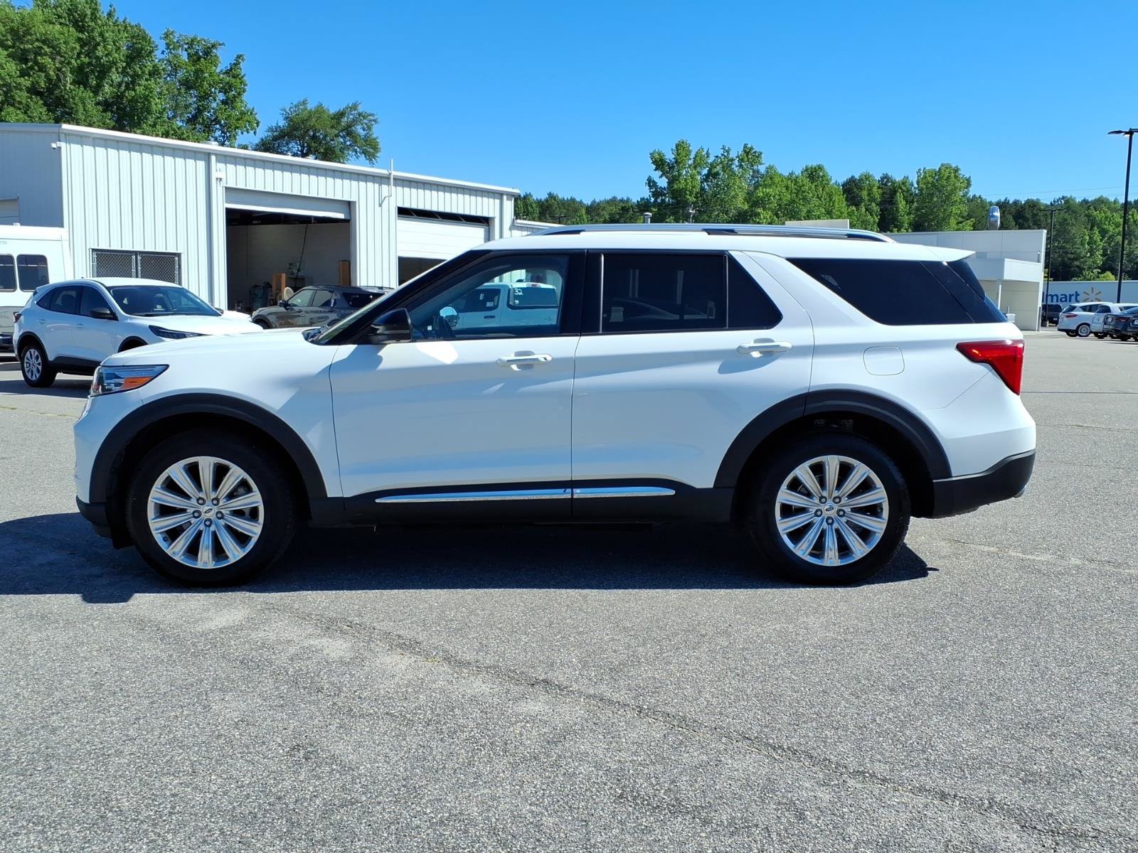 Used 2023 Ford Explorer Limited w/ Equipment Group 301A AWD/4WD image 22