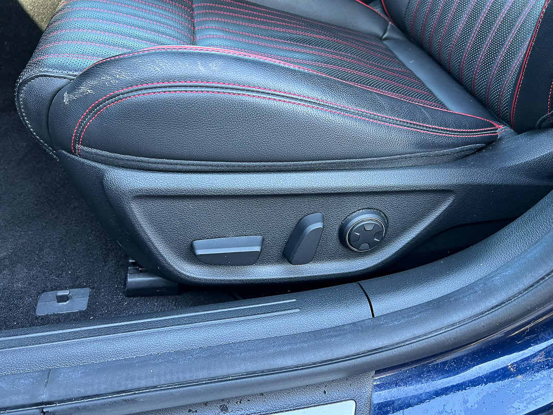 Used 2023 Genesis G70 2.0T w/ Sport Prestige Package image 14