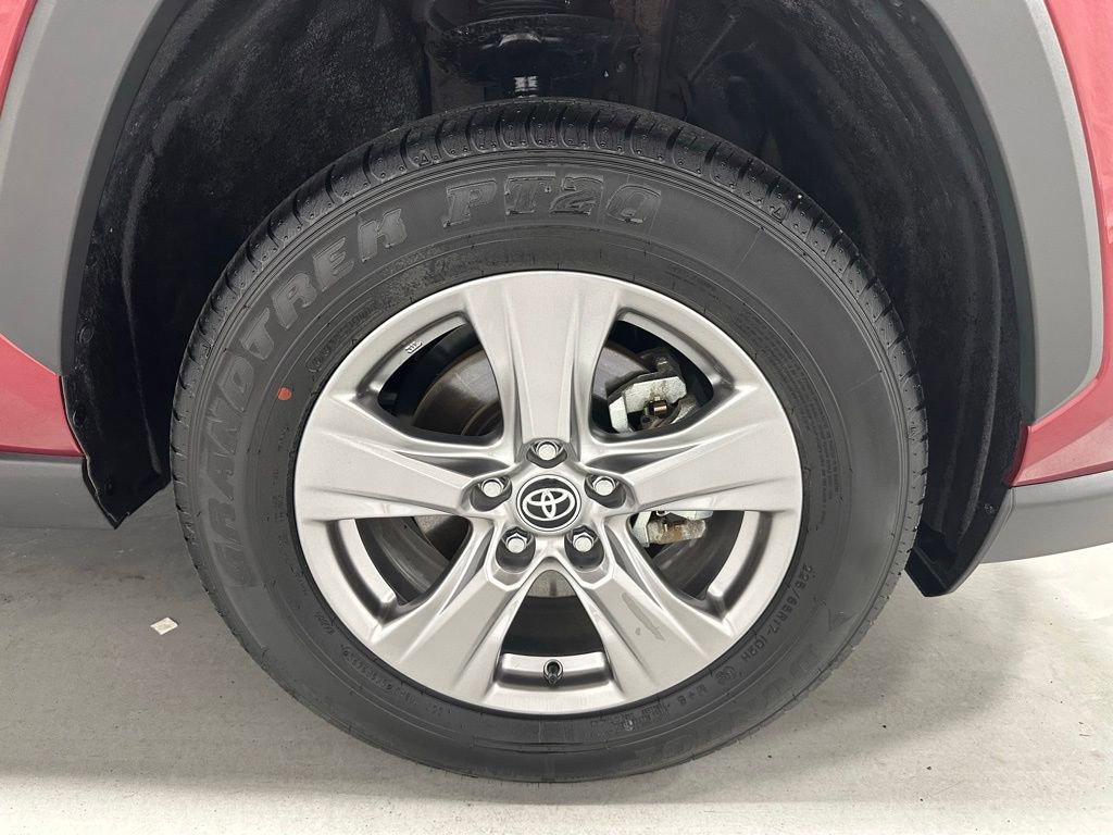 Used 2025 Toyota RAV4 LE AWD/4WD image 61
