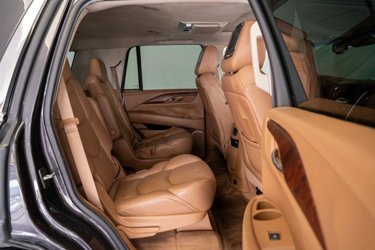 Used 2016 Cadillac Escalade Platinum AWD/4WD image 16