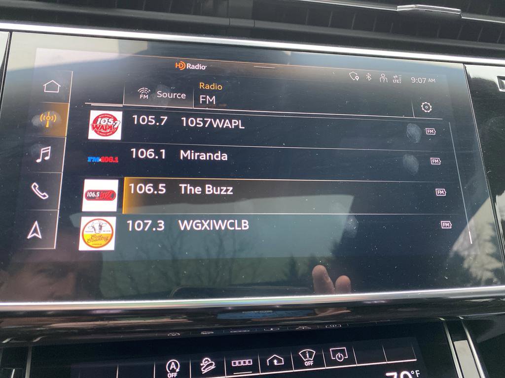 Used 2022 Audi RS Q8 w/ Carbon Optic Package image 23