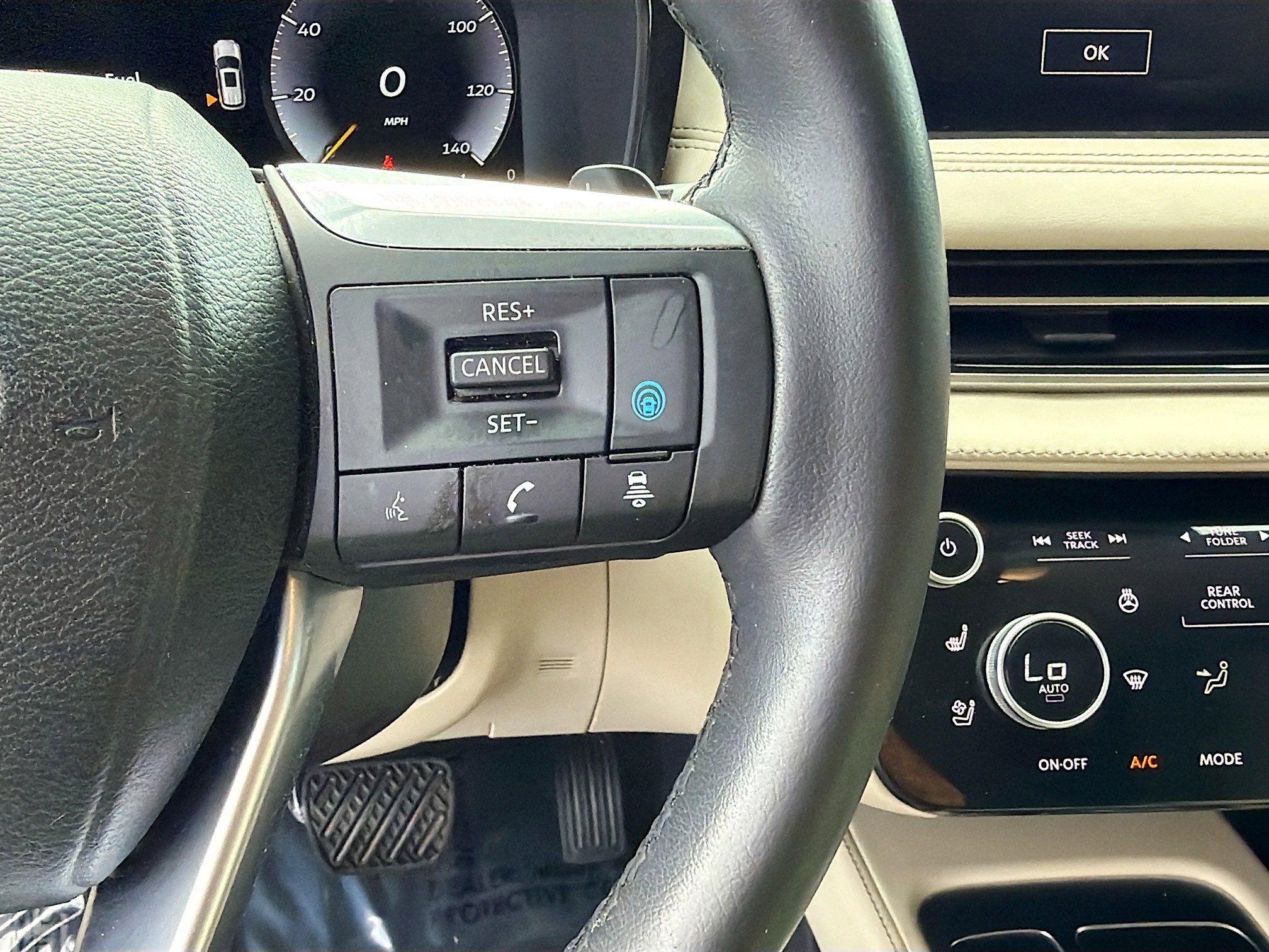 Used 2023 INFINITI QX60 Luxe w/ Performance Audio Package AWD/4WD image 38