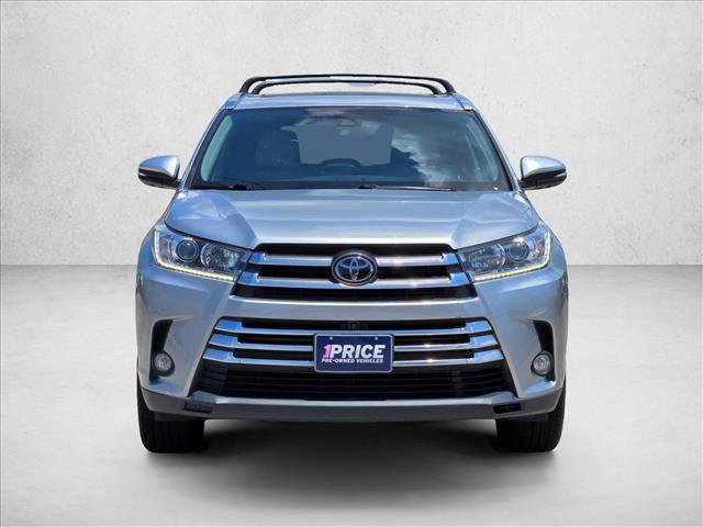 Used 2017 Toyota Highlander Limited Platinum FWD image 2