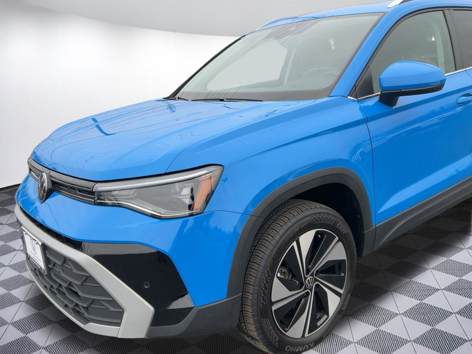 Certified 2025 Volkswagen Taos SE w/ Panoramic Sunroof Package image 21