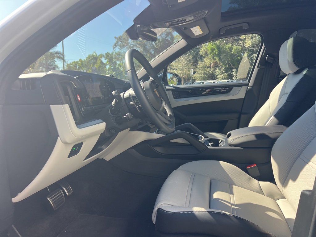 Used 2024 Porsche Cayenne S image 25