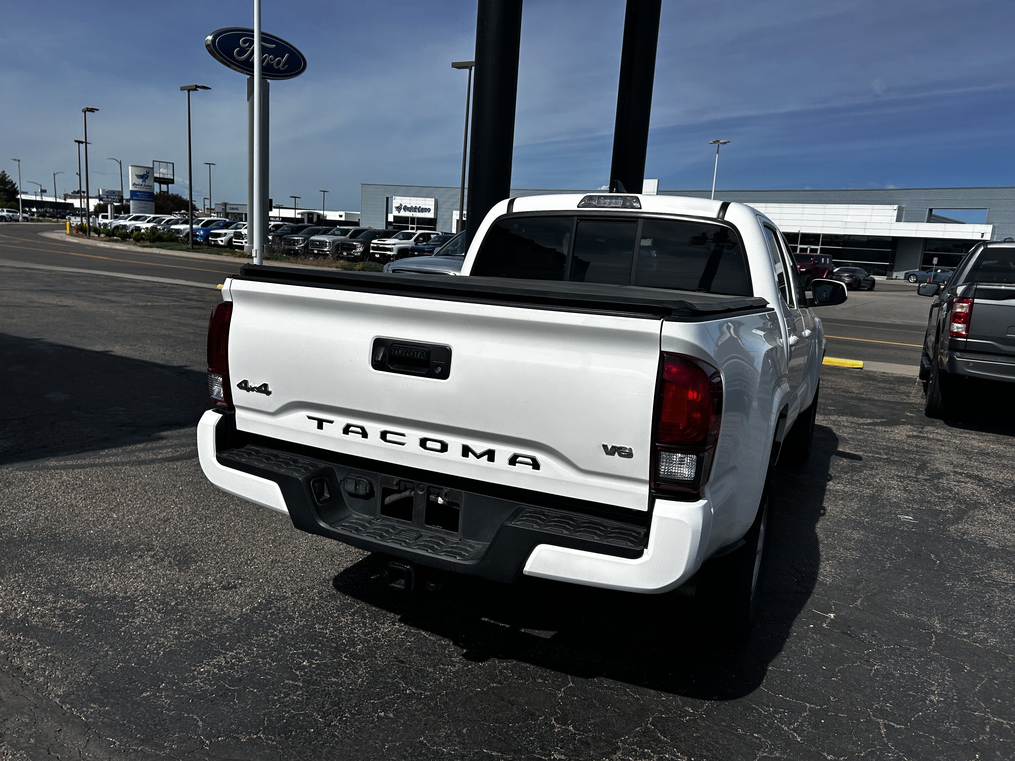 Certified 2022 Toyota Tacoma SR AWD/4WD image 5