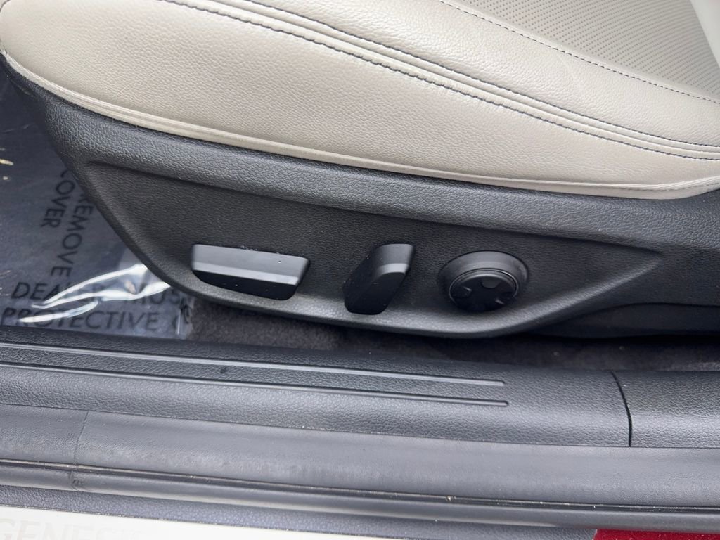 Used 2023 Genesis G70 2.0T image 31