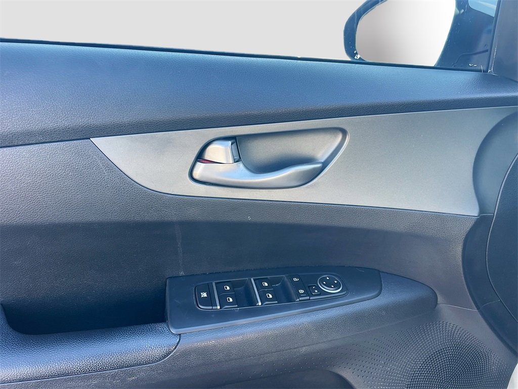 Used 2021 Kia Forte LXS image 9