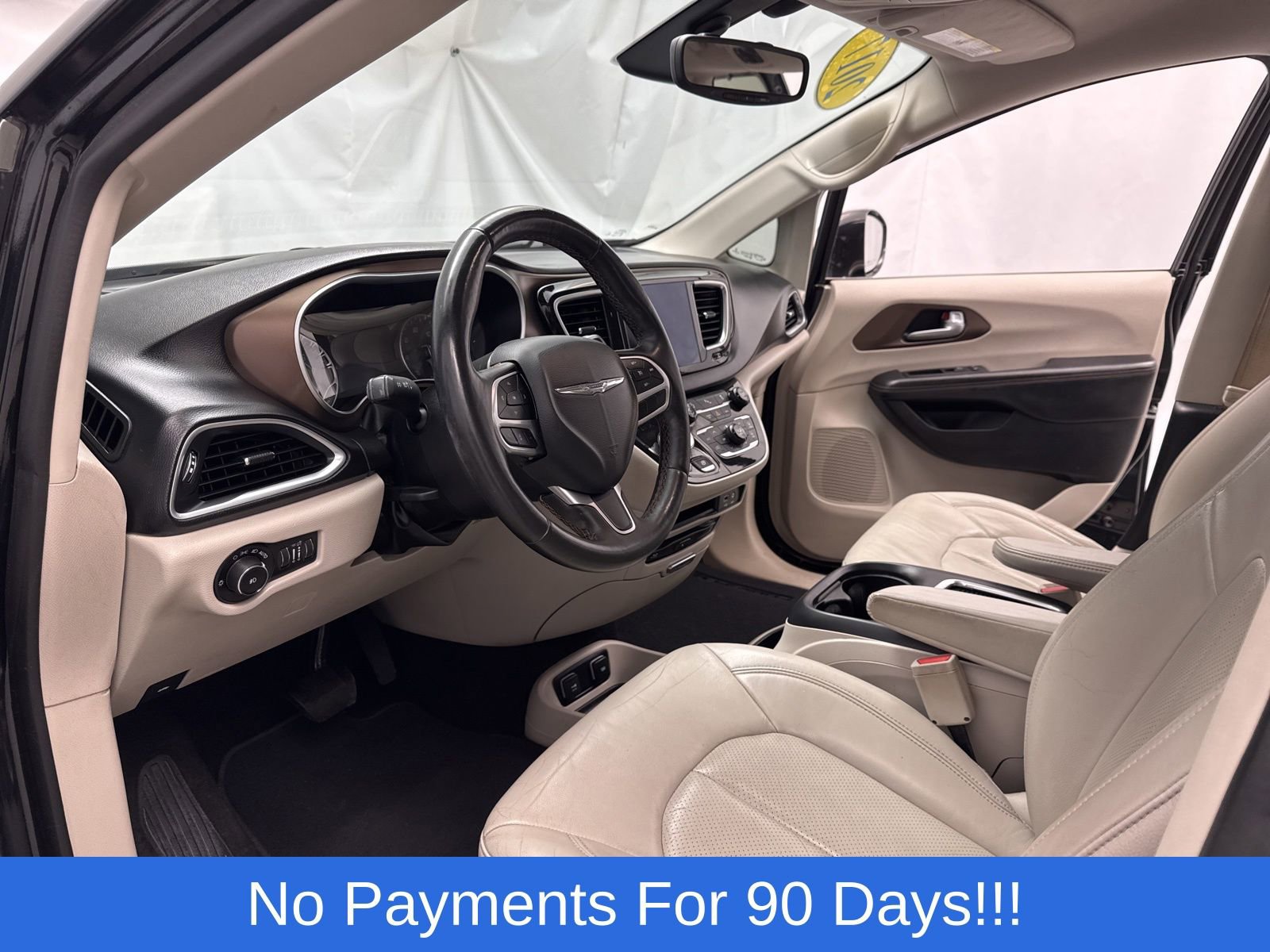 Used 2017 Chrysler Pacifica Touring-L Plus w/ Tire & Wheel Group image 11