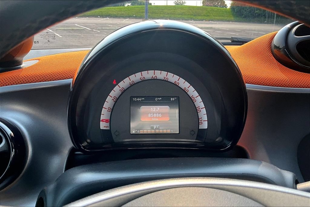 Used 2016 smart fortwo passion RWD image 18