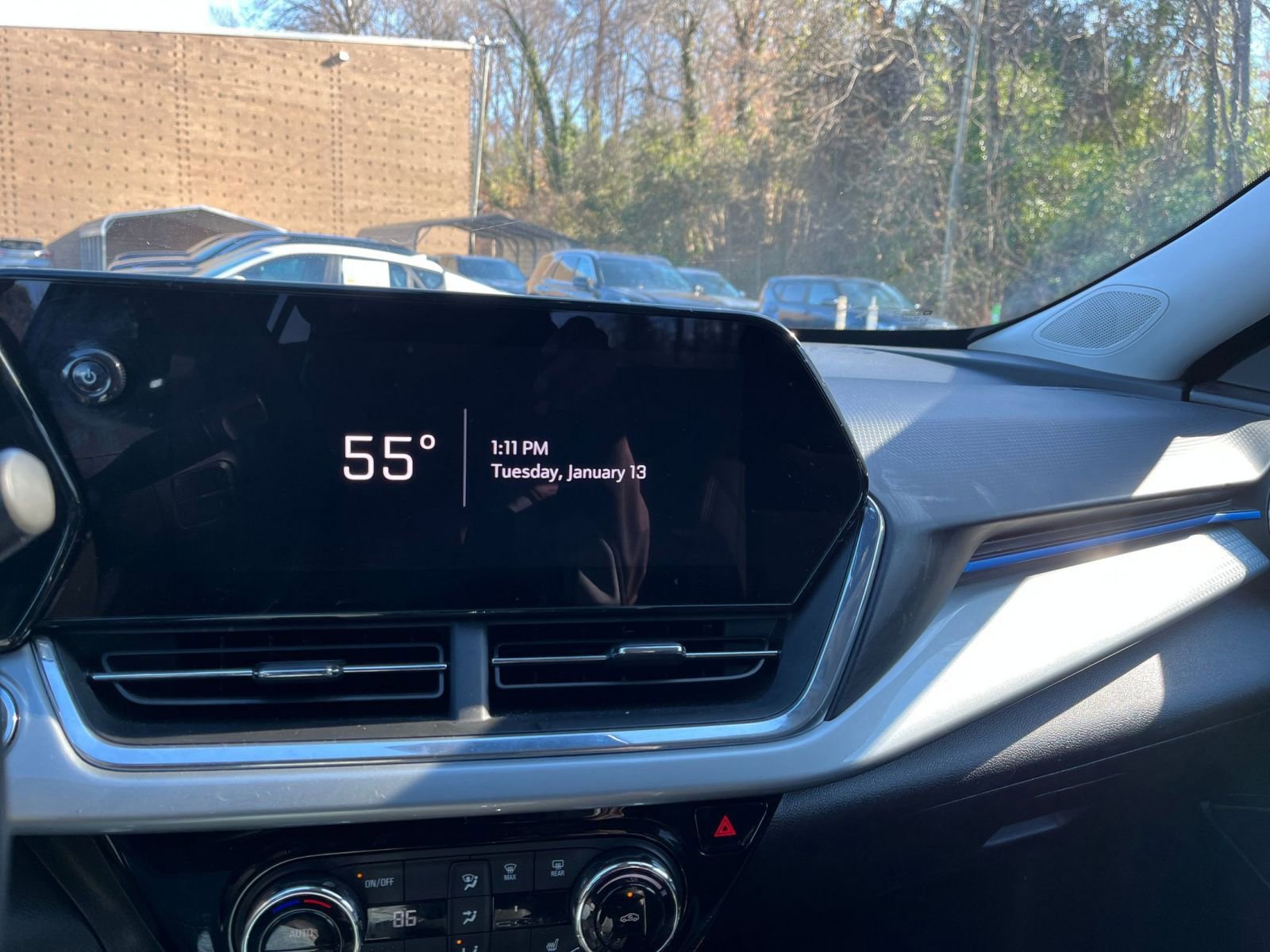 Used 2025 Chevrolet Trax LT w/ LT Convenience Package image 18