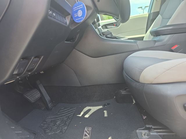 Used 2019 Toyota RAV4 XLE FWD image 10