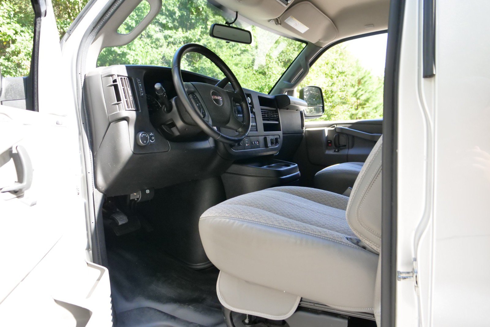 Used 2022 GMC Savana 2500 w/ Communications Package RWD image 18