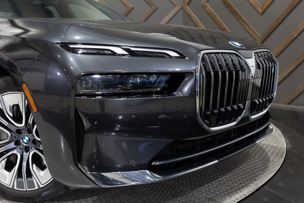 Used 2025 BMW i7 xDrive60 image 35