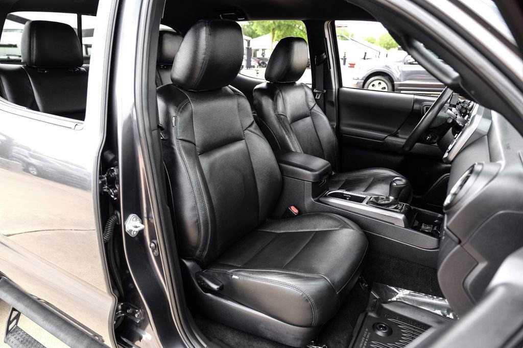 Used 2021 Toyota Tacoma TRD Off-Road AWD/4WD image 33