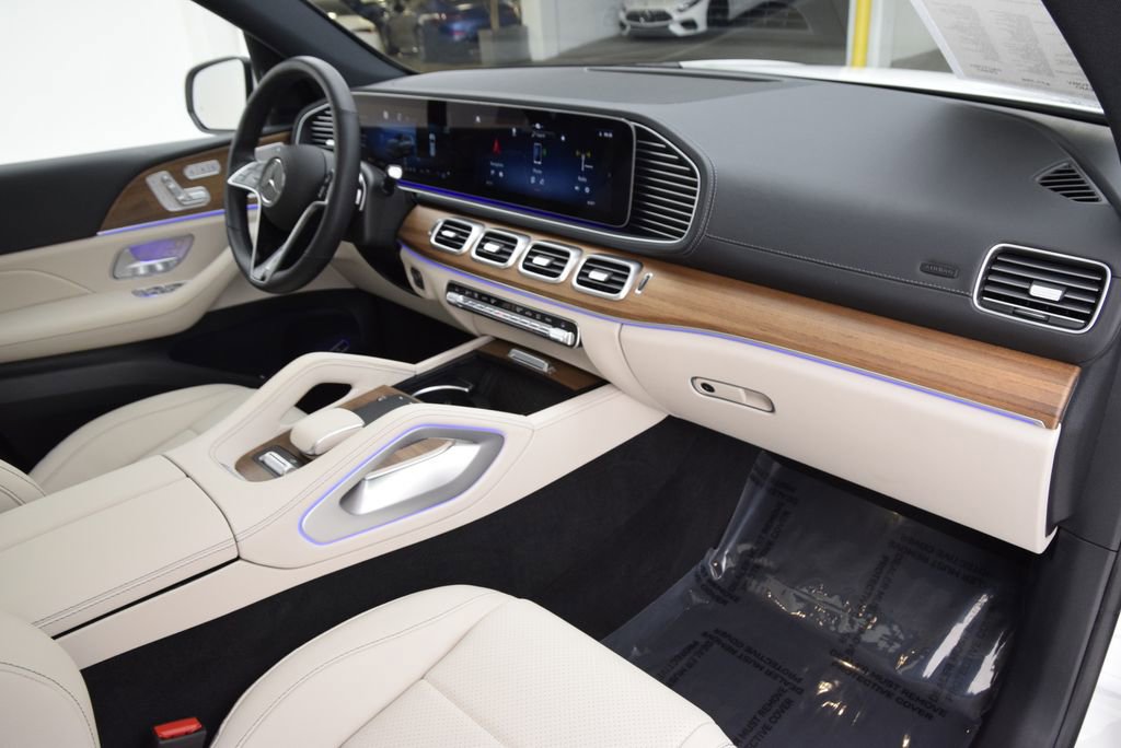 Used 2025 Mercedes-Benz GLS 450 4MATIC image 15