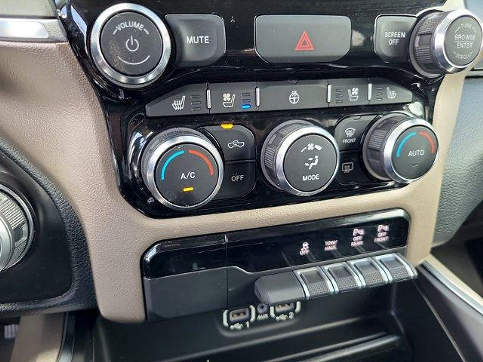 Used 2020 RAM 1500 Laramie AWD/4WD image 32