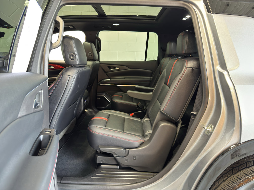 Used 2025 Chevrolet Traverse RS AWD/4WD image 13