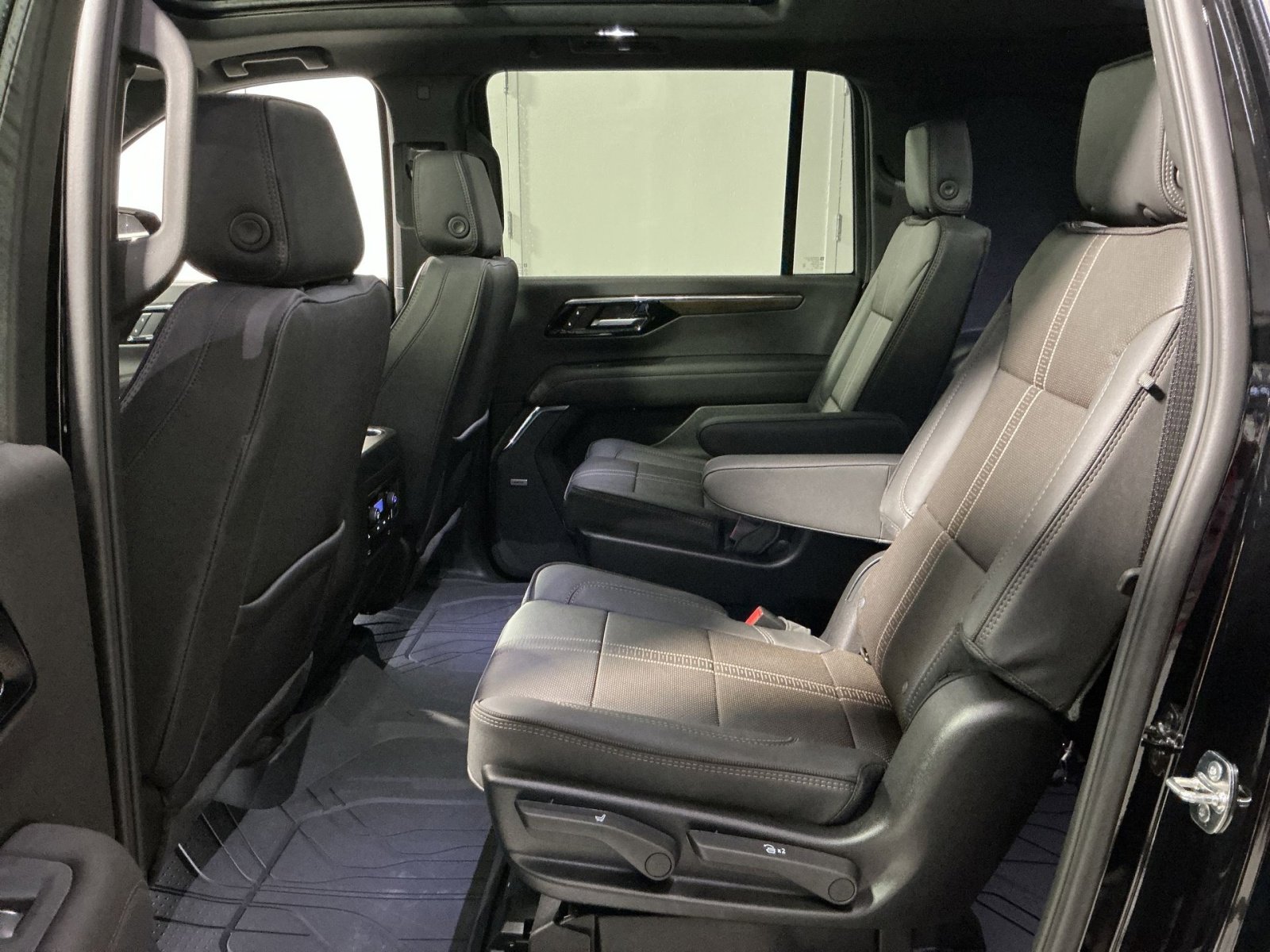 New 2026 Chevrolet Suburban High Country image 33