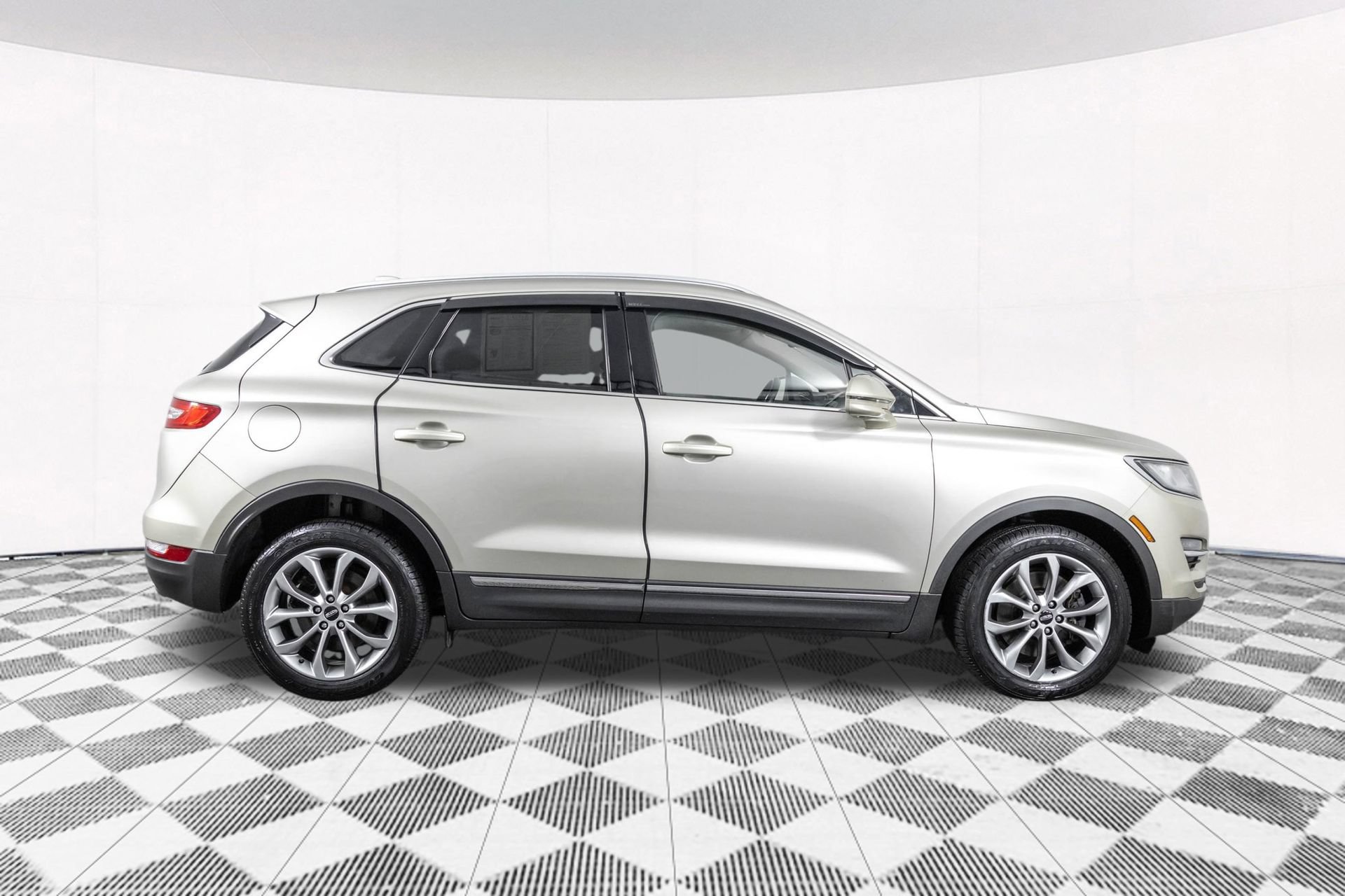 Used 2017 Lincoln MKC Select w/ Select Plus Package AWD/4WD image 20