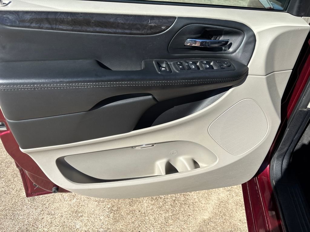 Used 2018 Dodge Grand Caravan SE w/ UConnect Hands-Free Group image 11