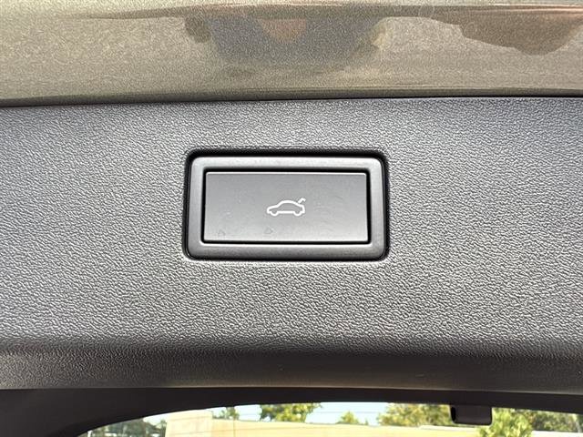 New 2026 Volkswagen Tiguan SE R-Line image 11