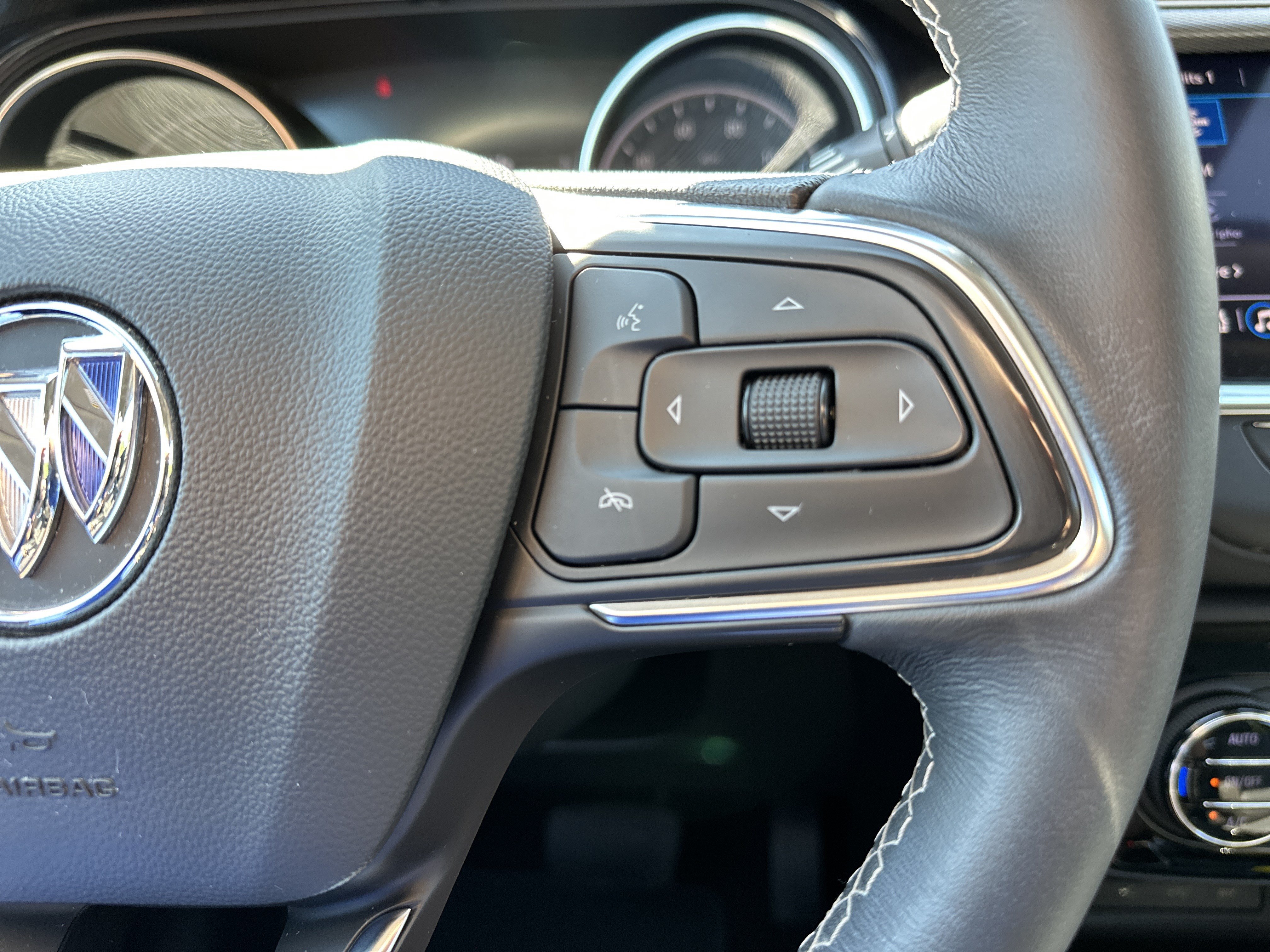Used 2022 Buick Encore GX Select w/ Sport Touring Package FWD image 20