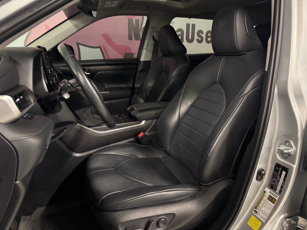 Used 2022 Toyota Highlander XLE image 19