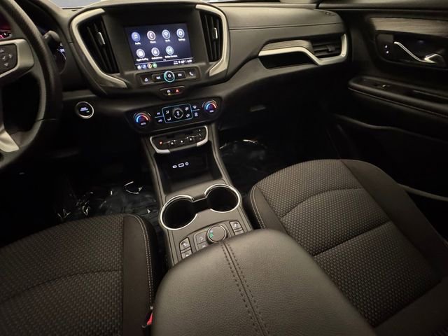 Used 2024 GMC Terrain SLE w/ Driver Convenience Package image 3