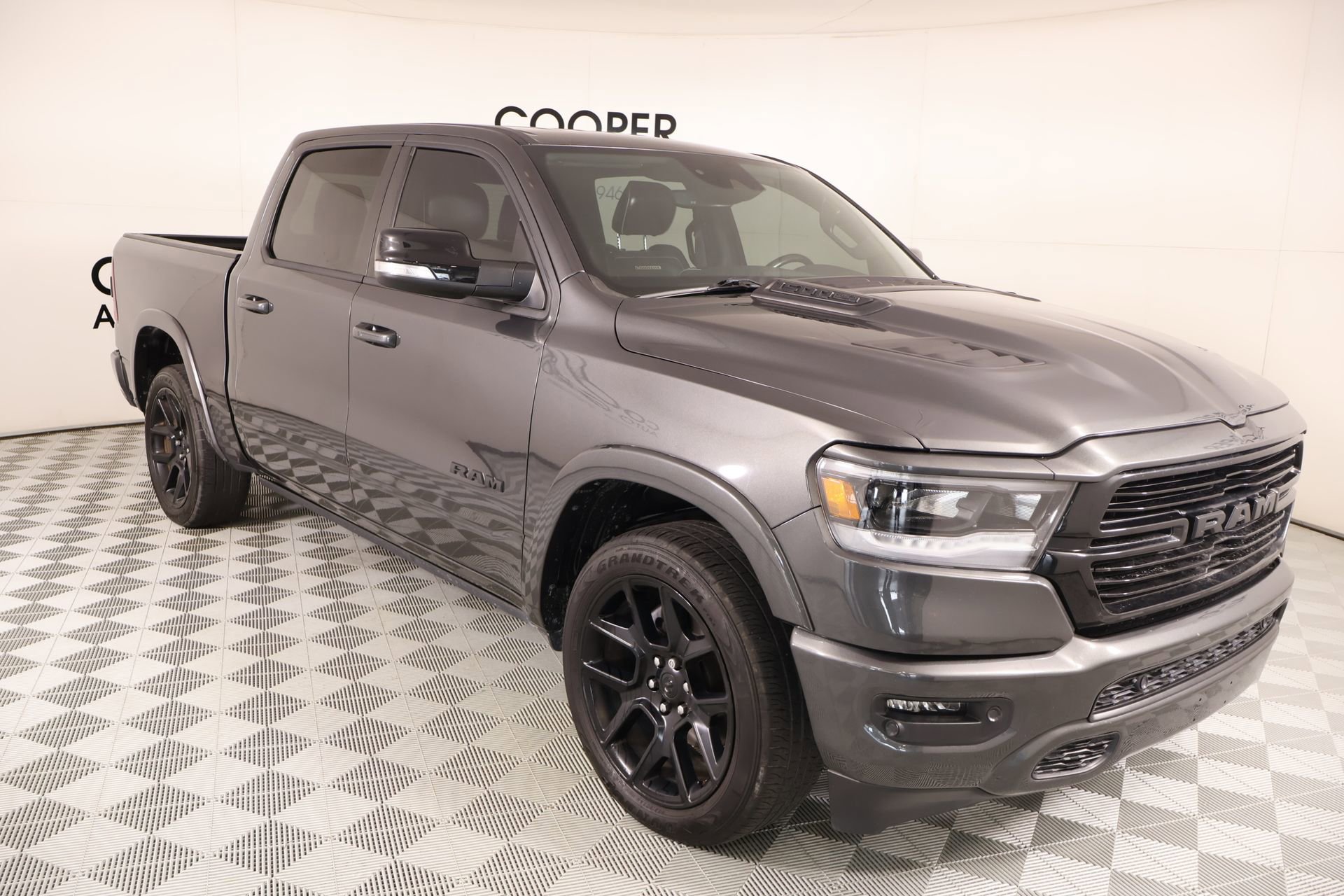 Used 2021 RAM 1500 Laramie AWD/4WD image 1