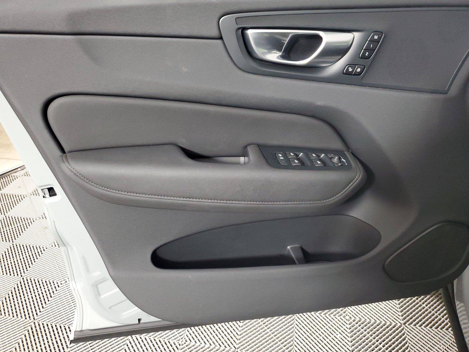 Certified 2026 Volvo XC60 B5 Core AWD/4WD image 19