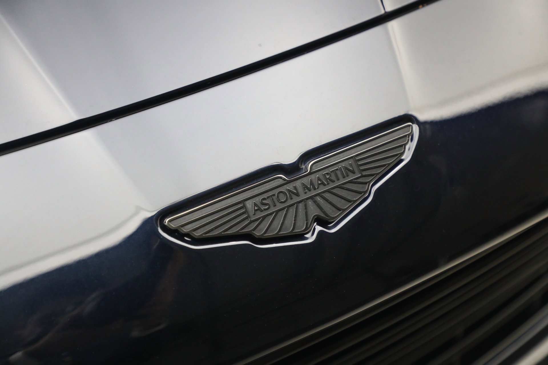 Used 2025 Aston Martin Vanquish image 32